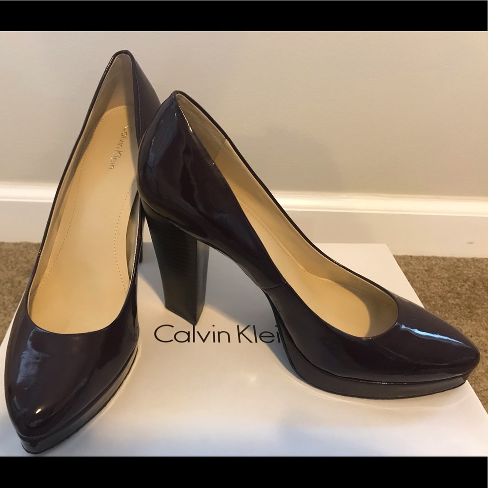 Calling Klein Plum Platform Pumps